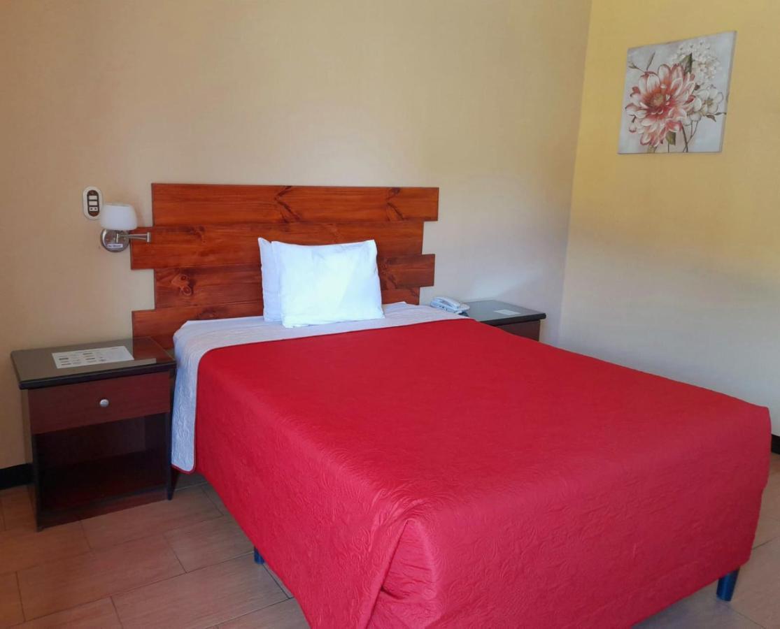 Hotel Y Restaurante Villa Esmeralda Кетцалтенанго Екстериор снимка