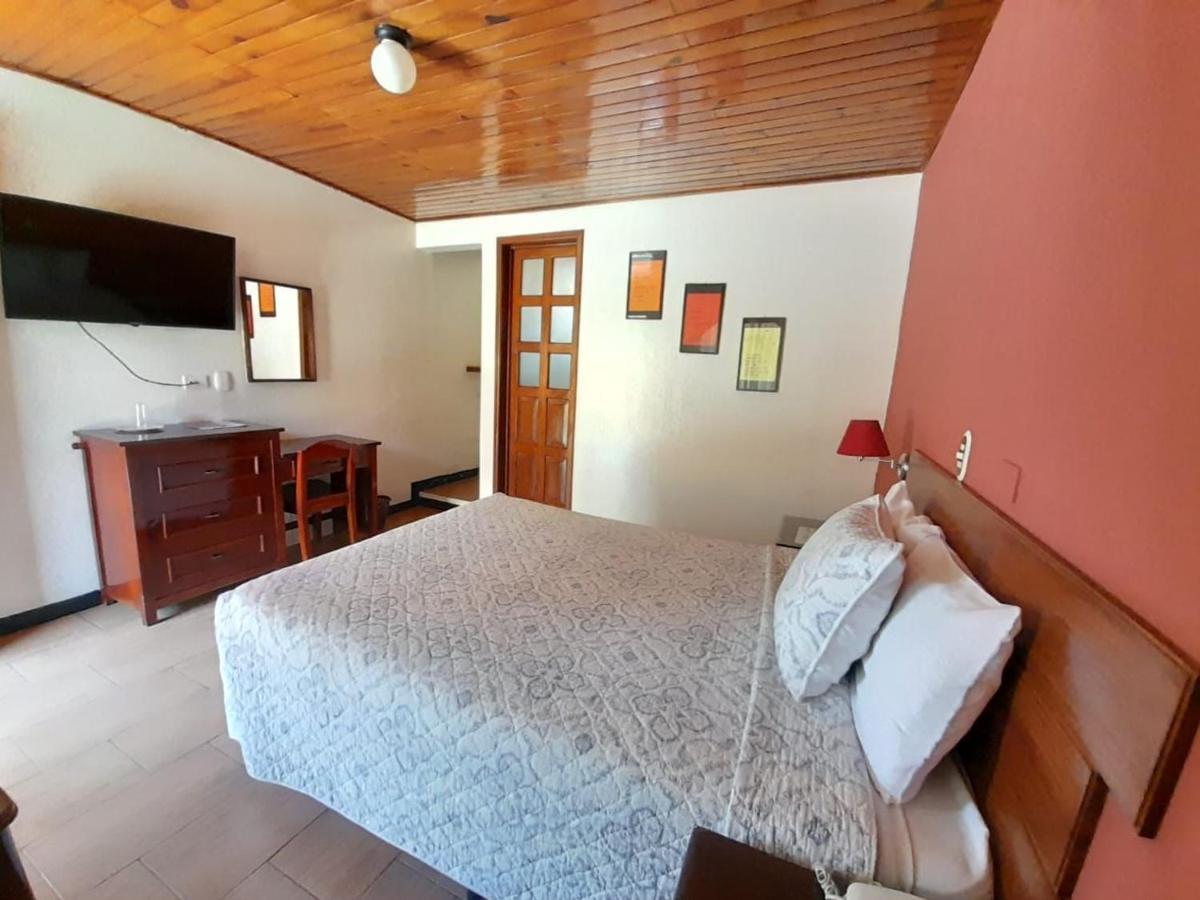 Hotel Y Restaurante Villa Esmeralda Кетцалтенанго Екстериор снимка