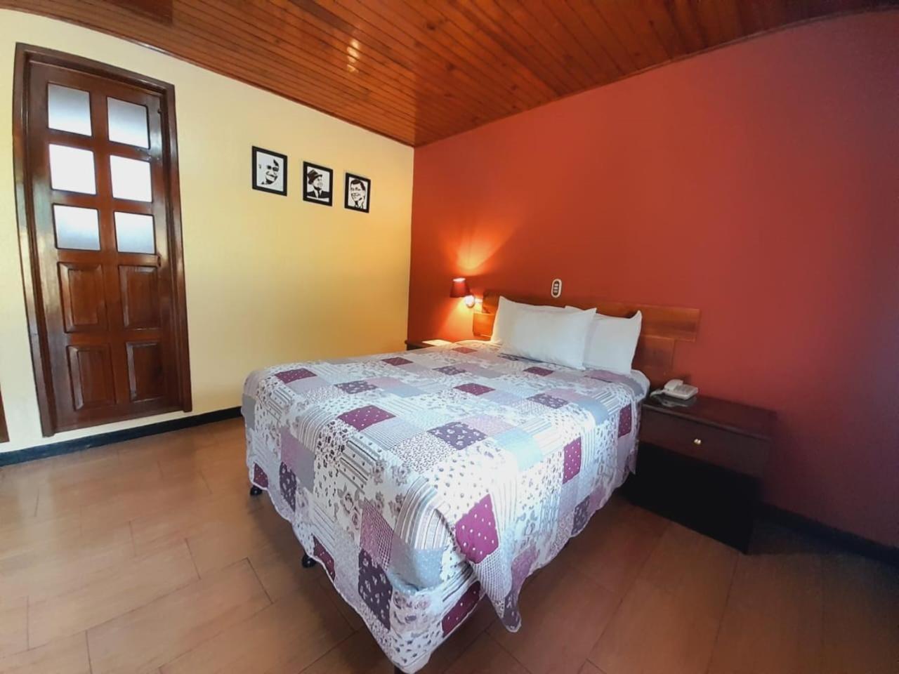 Hotel Y Restaurante Villa Esmeralda Кетцалтенанго Екстериор снимка