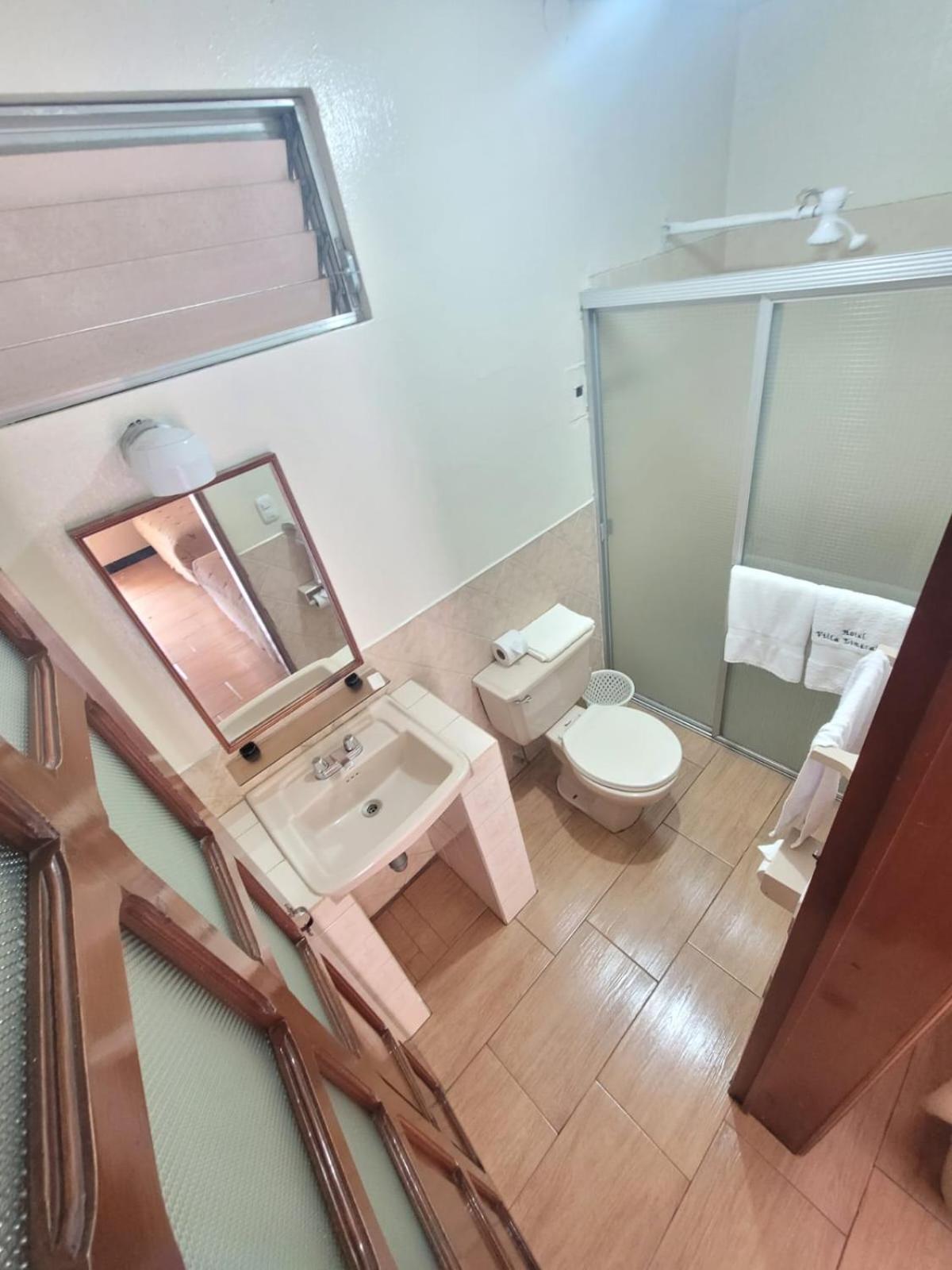 Hotel Y Restaurante Villa Esmeralda Кетцалтенанго Екстериор снимка