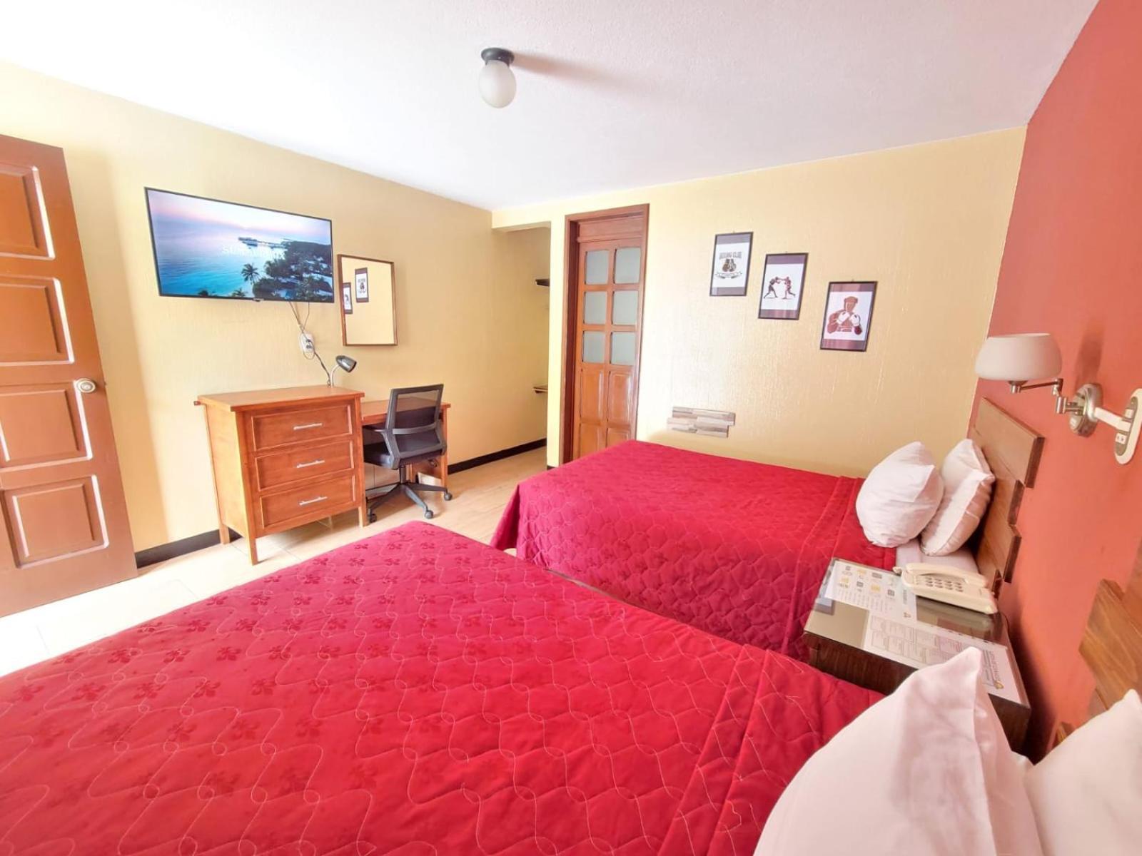 Hotel Y Restaurante Villa Esmeralda Кетцалтенанго Екстериор снимка